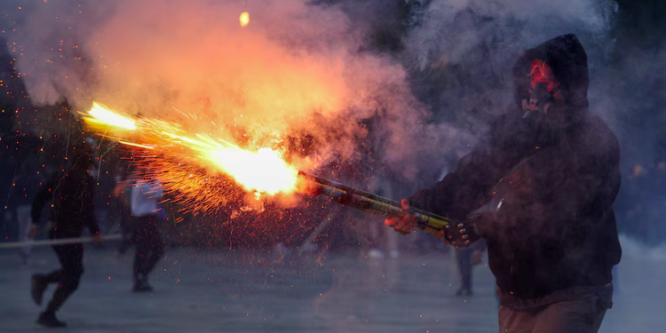 ALBANIA. La policía reprimió manifestaciones contra la corrupción, la precariedad laboral y deterioro de la educación