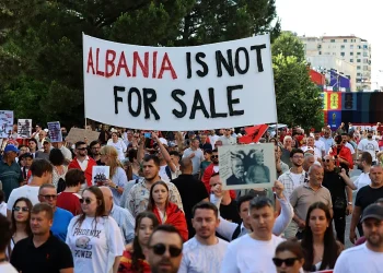 ALBANIA. Se extiende el reguero de protestas por Europa, estudiantes exigen renuncia de primer ministro