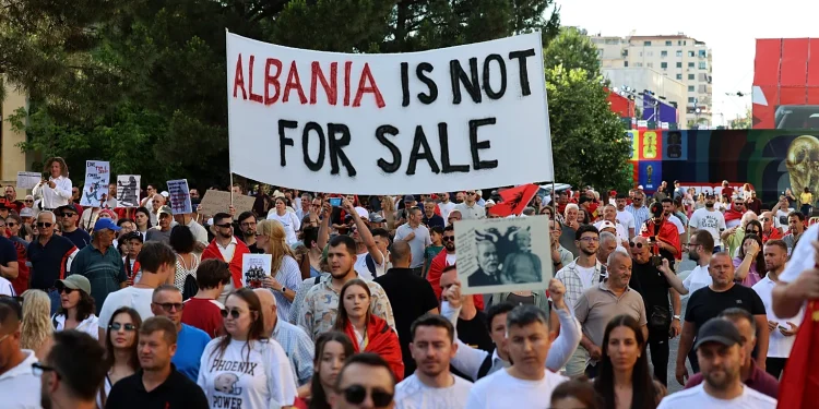 ALBANIA. Se extiende el reguero de protestas por Europa, estudiantes exigen renuncia de primer ministro