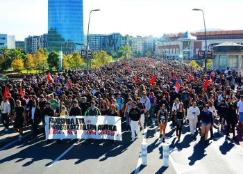 Convocados por IAS, miles de estudiantes se han manifestado en Bilbo contra la llegada de Quiles y el fascismo