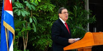 CUBA denuncia, con pruebas, cómo EE.UU. amenaza con aranceles y sanciones a los países que voten contra su bloqueo