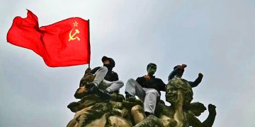 NIKOS MOTTAS. El pueblo francés está saliendo a las calles, pero ¿dónde está el Partido Comunista para liderarlos?
