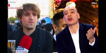 Acampado en Sol al presentador de un programa de Cuatro: «tu cadena es colaboracionista de la muerte de Maricarmen»
