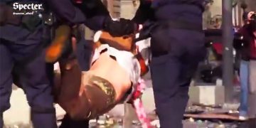 París: La policía del capital ya provocó su primera víctima mortal (vídeos)