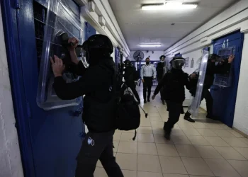 ISRAEL agrede a presos palestinos en aniversario del 7 de octubre