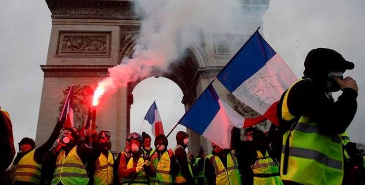 FRANCIA vive nueva jornada de protestas: «los chalecos amarillos» se suman a estudiantes y sindicatos