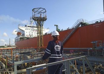 CUBA abre industria de petroleo y gas a inversores extranjeros y empresarios privados locales