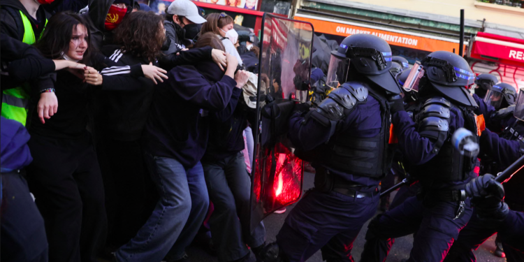 FRANCIA. Los medios se centran en la violencia y dejan de lado los reclamos que llevan a cientos de miles a la calle