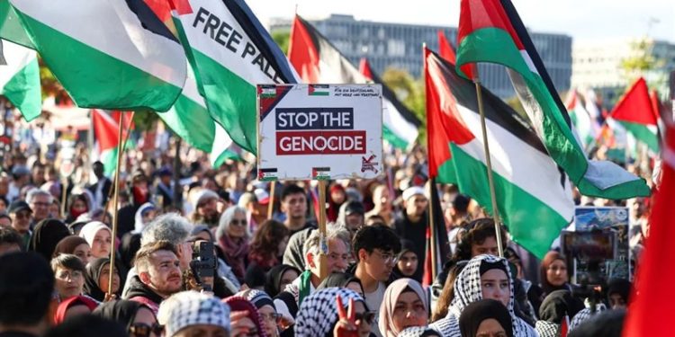 PALESTINA en el alma: decenas de miles de personas se manifiestan en Londres, Berlín, Roma, Varsovia … contra el genocidio