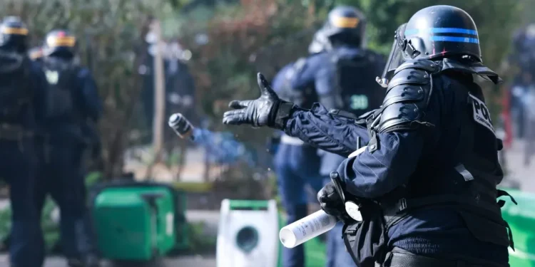 FRANCIA. Gobierno anuncia que suspende uso de granadas contra manifestantes