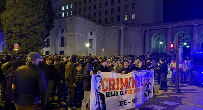 Falangistas y neo-nazis vuelven a manifestarse, la excusa esta vez es el accidente de trenes (Video)