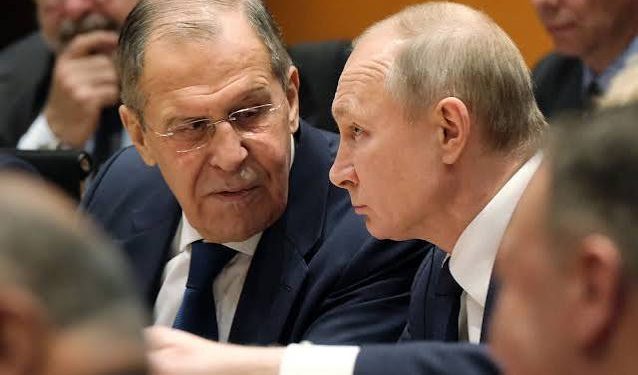 El diesel obliga a EE.UU a romper el bloqueo occidental a Rusia; Zelensky iracundo y la U.E patidifusa