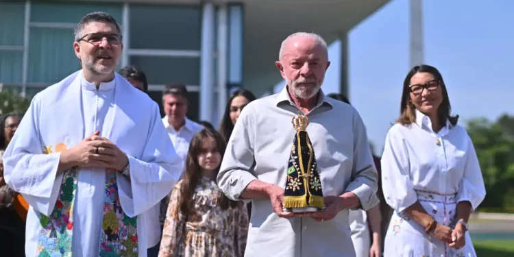 BRASIL. Ni las misas por la Virgen se salvan: Lula y Bolsonaro en batalla por ganarse el electorado católico