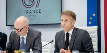 UNION EUROPEA. Mientras apalea estudiantes, Macron acordó con el G7 liberar parte de reservas de diesel y crudo