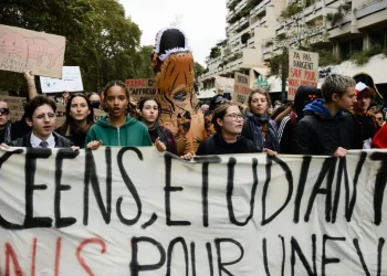 FRANCIA. Profesores advierten que anuncios del gobierno son insuficientes, las movilizaciones continuarán