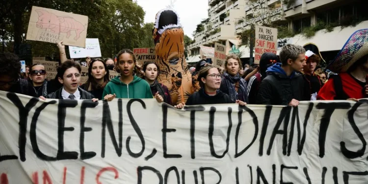 FRANCIA. Profesores advierten que anuncios del gobierno son insuficientes, las movilizaciones continuarán