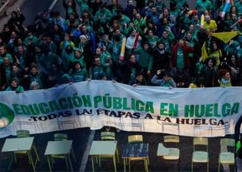 Nueva jornada de lucha de la enseñanza en Madrid: corte de la Autovía A-3 y cargas de Marlaska
