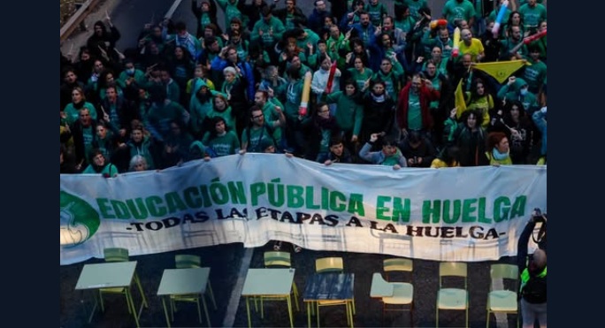 Nueva jornada de lucha de la enseñanza en Madrid: corte de la Autovía A-3