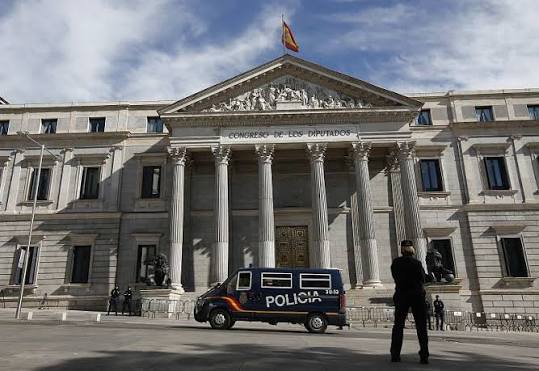 El Ministerio del Interior protege a su señorías con un despliegue de cientos de antidisturbios