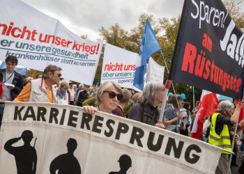 ALEMANIA. Miles de personas contra la implicación de su país en la guerra, mientras Merz viajaba a Ucrania a dar armas
