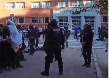La policía carga contra los estudiantes en el Campus universitario; hay heridos y detenidos (Video)