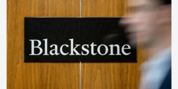 «El inmigrante que ha okupado mi casa es americano y se llama Blackstone»