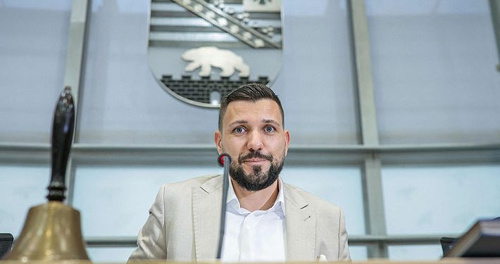 Una imagen para la historia: un nazi presidiendo un parlamento regional (octubre 2026)