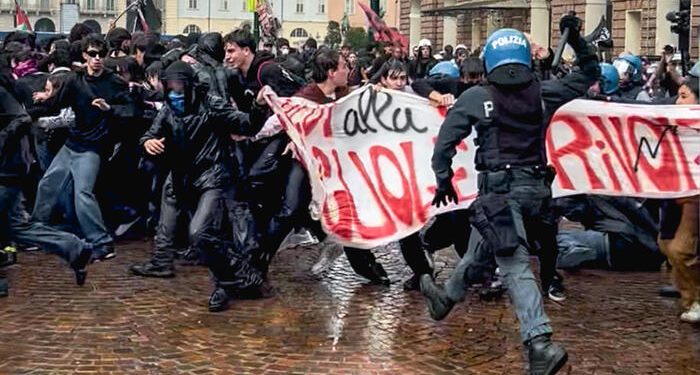ITALIA se suma a los países europeos donde los estudiantes toman las calles